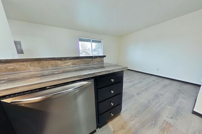 Building Photo - 1 Bedroom Apartment ~ Close to Campus ~ Sm...