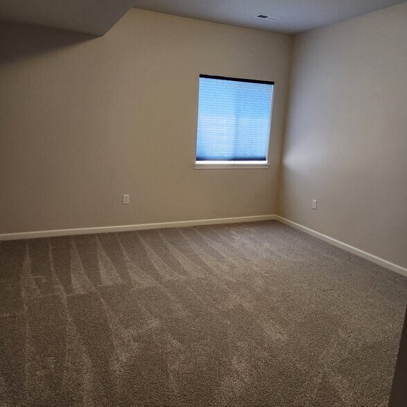 Building Photo - 1500 Primrose Dr SE