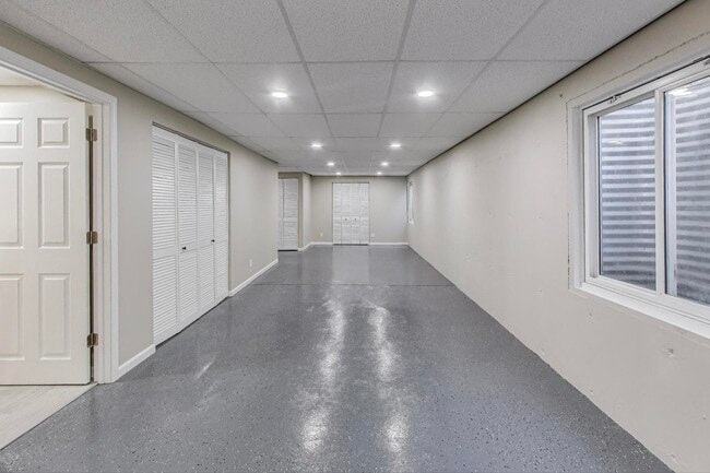 Building Photo - 926 S W Ave