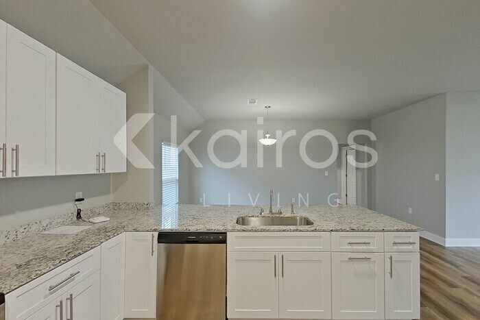 Building Photo - 13751 Pinyon Dr