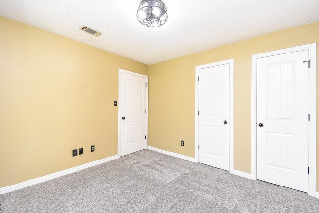 Building Photo - 12402 Amado Dr