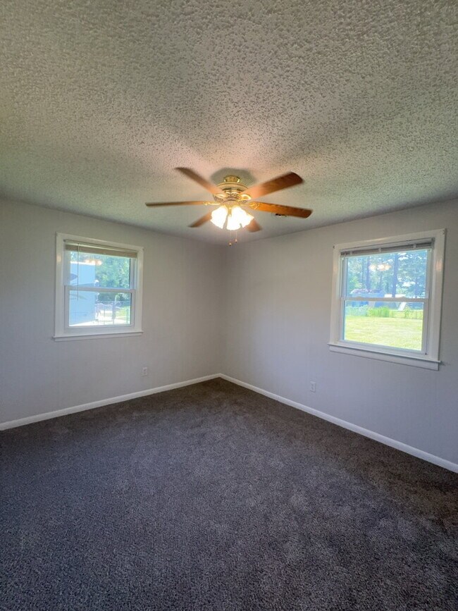 Building Photo - 94 Vandergrift Dr