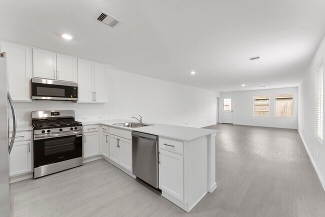 Building Photo - 706 Umbrella Tree Dr