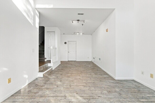 Building Photo - 113 Legato Dr