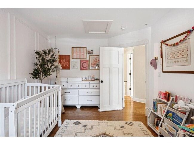 Building Photo - 5 Cooper Ave