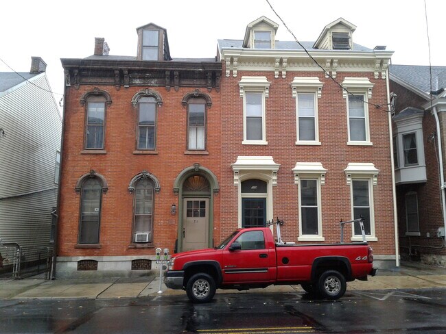 Primary Photo - 711 Chestnut St