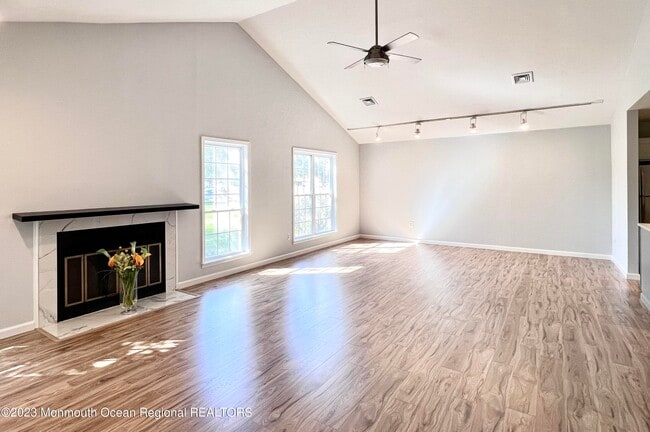 Building Photo - 159 Tanglewood Pl