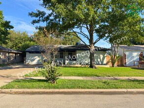 Building Photo - Charming 3-Bedroom Home with Sunroom & Spacious Backyard in Irving!