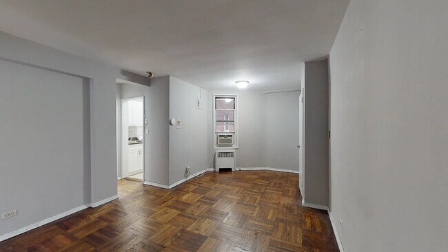 Building Photo - 340 E 58th St