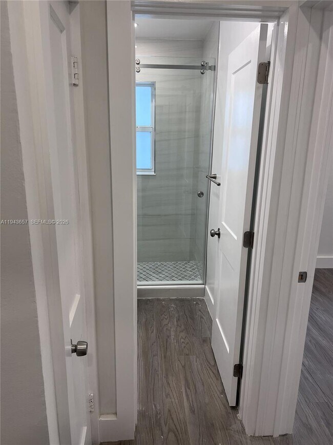 Building Photo - 1432 N Andrews Ave