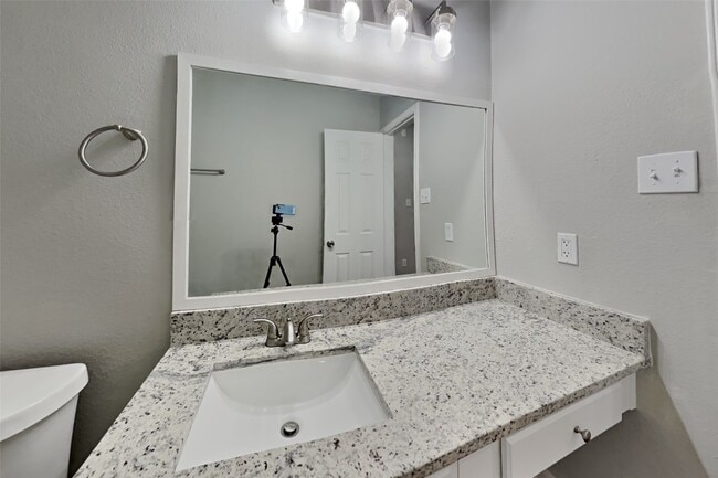 Building Photo - 5803 Village Grove Dr