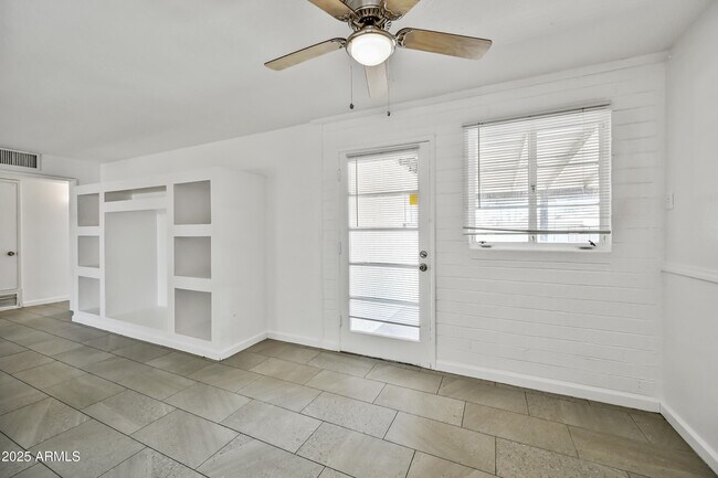 Building Photo - 3001 W Elm St