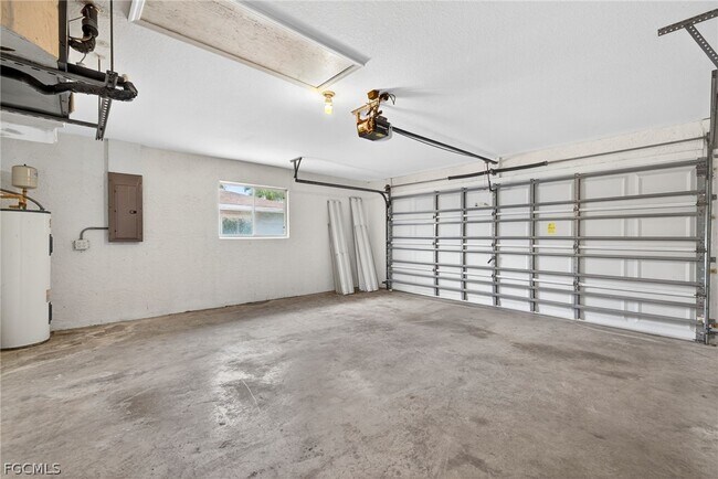 Building Photo - 1023 SE 18th Ave