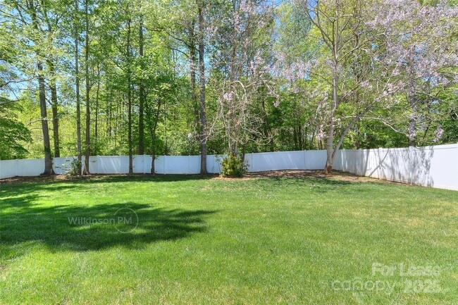 Building Photo - 9409 Pond Vista Court