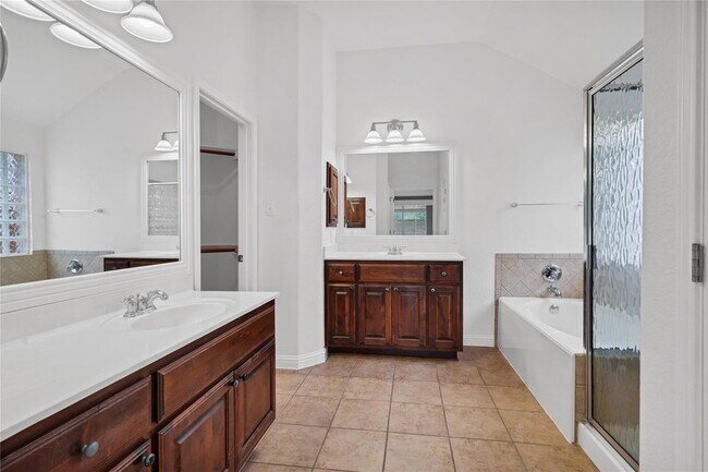 Building Photo - 2811 Checker Dr
