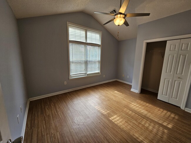 Building Photo - 21 Flower Break Rd