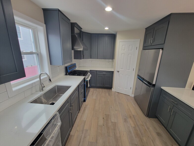 Building Photo - 33 Hamilton St