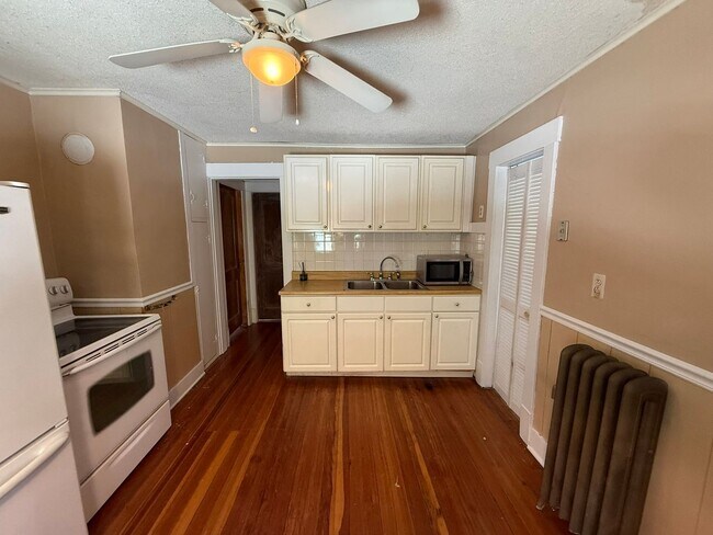 Building Photo - 99-101-101 Mooreland St