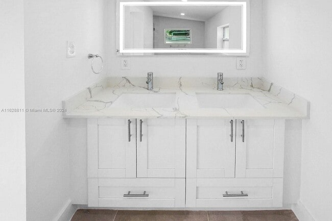 Building Photo - 1612 NE 16th Ave