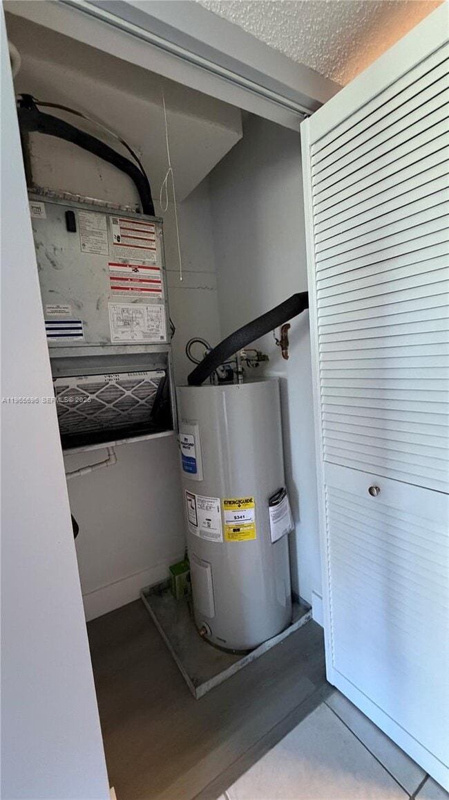 Building Photo - 530 S Park Rd