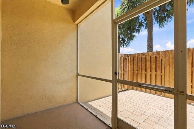 Building Photo - 15417 Bellamar Cir