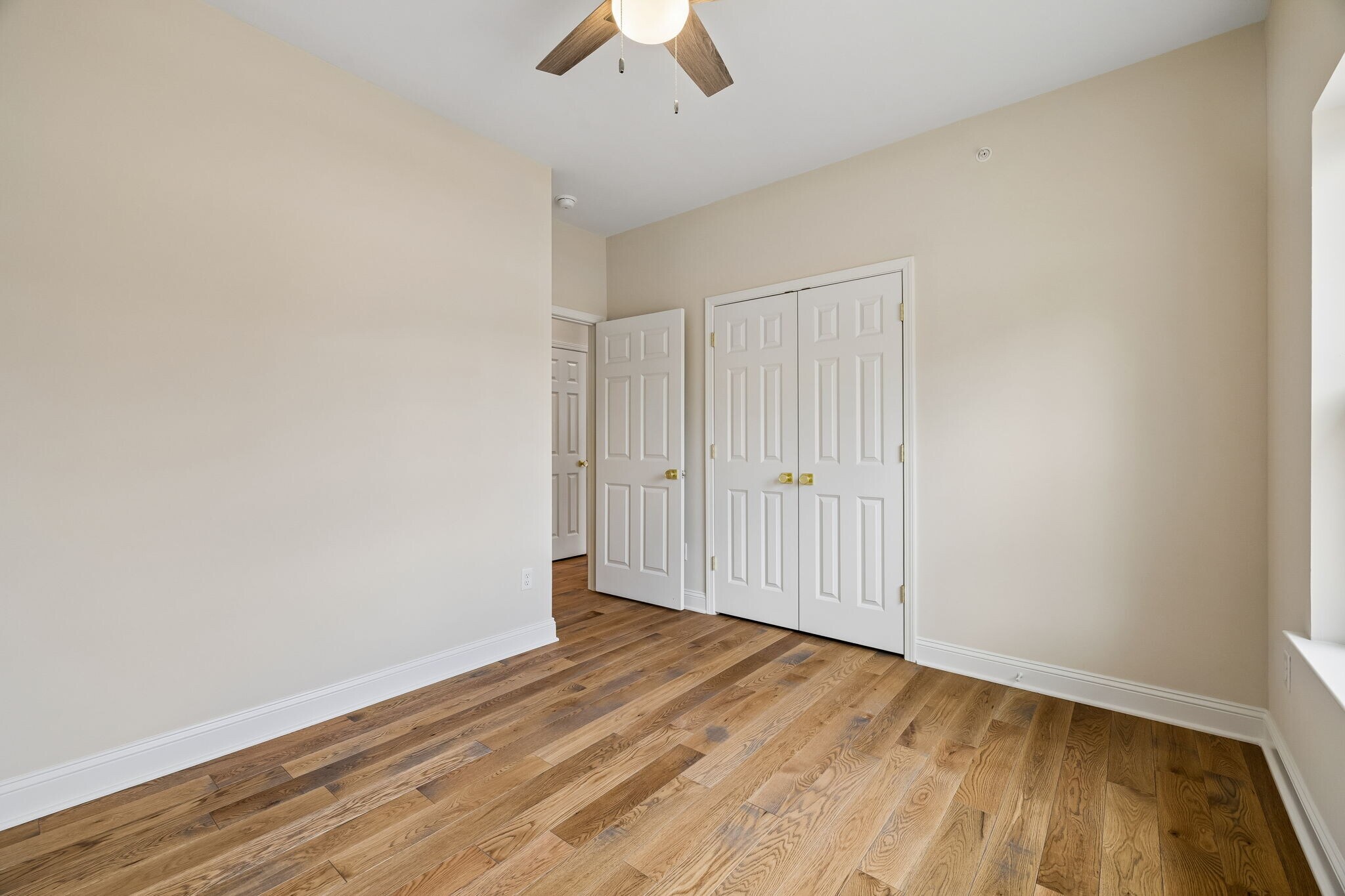 Building Photo - 553 Skyview Dr
