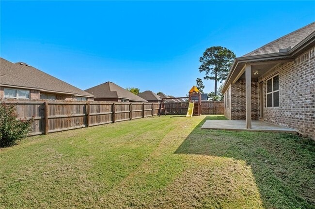 Building Photo - 3104 SW Waterleaf Ave