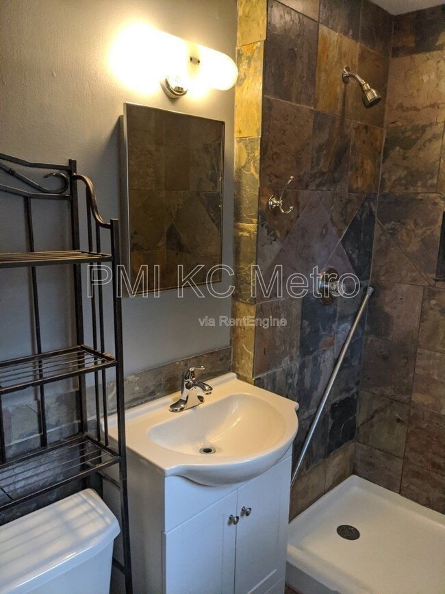 Building Photo - 3207 NE 48th Terrace