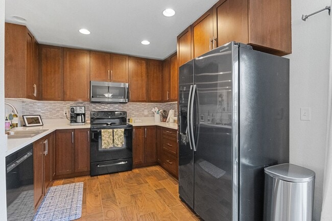 Building Photo - Updated 3bed/3bath with Finished Basement