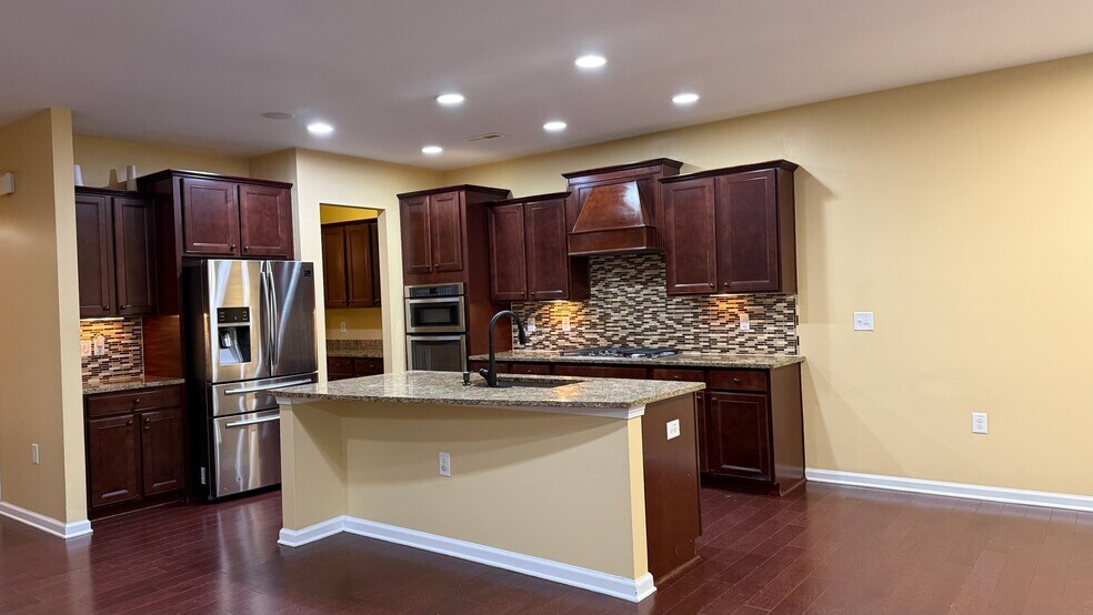 Kitchen - 2101 Chipley Dr