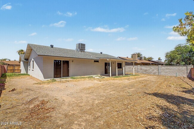 Building Photo - 5527 W Cortez St