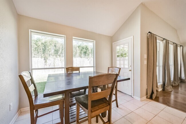 Building Photo - 13203 Yaupon Holly Ln