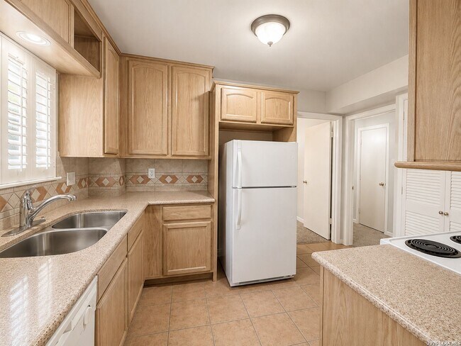 Building Photo - 342 E Terra Alta Dr
