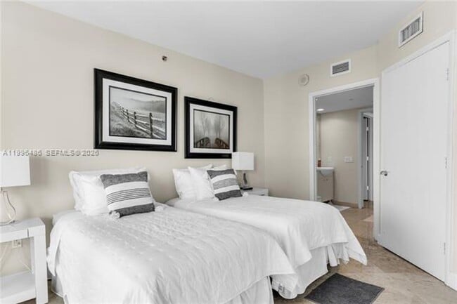 Building Photo - 1830 S Ocean Dr