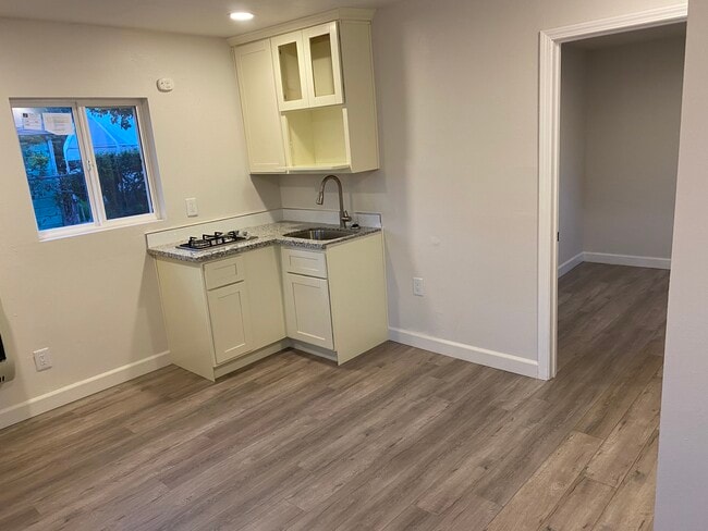 Building Photo - 619 N 14th St