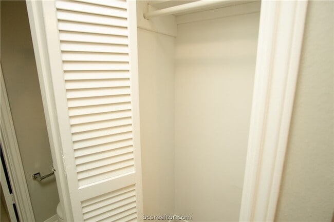Building Photo - 1801 Woodsman Dr
