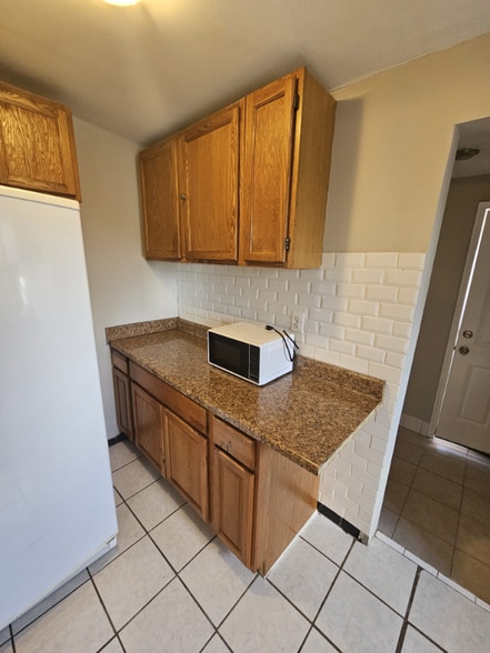 Building Photo - 809 Eastern Ave NE