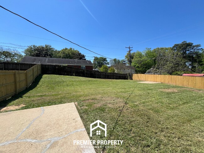 Building Photo - Spacious 3BR/2BA Whitehaven Home | 1,700+ SQ FT, Hardwood & Brick Fireplace