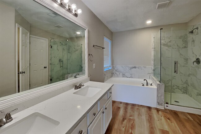 Building Photo - 22076 Knights Cove Dr