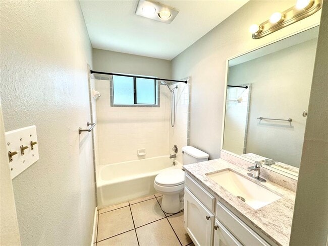 Building Photo - 1401 Somerset Dr