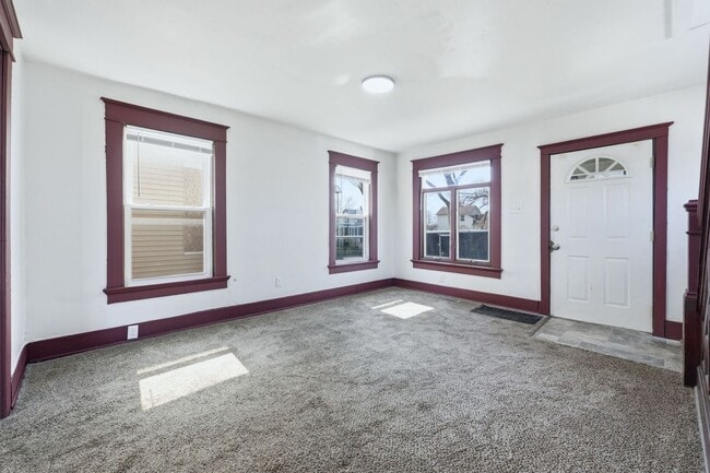 Building Photo - Modernized 3-Bedroom w/ New Furnace