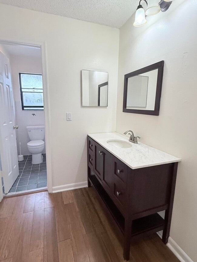 Building Photo - 1635 Woodbridge Lakes Cir