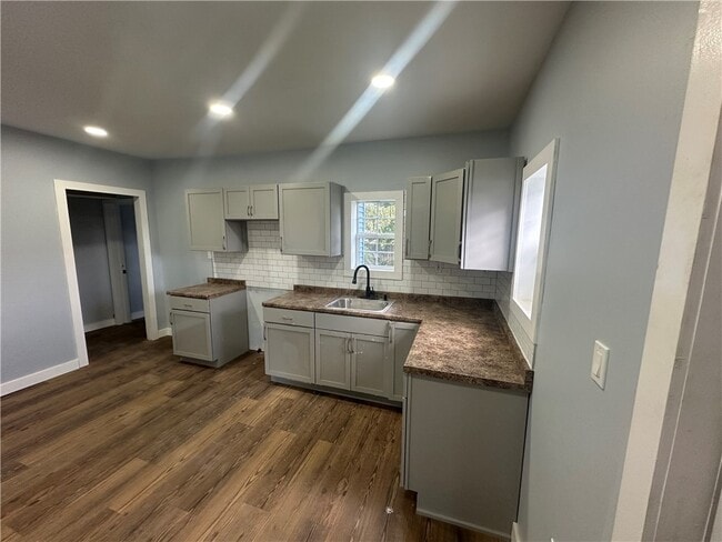 Building Photo - 202 Franklin St