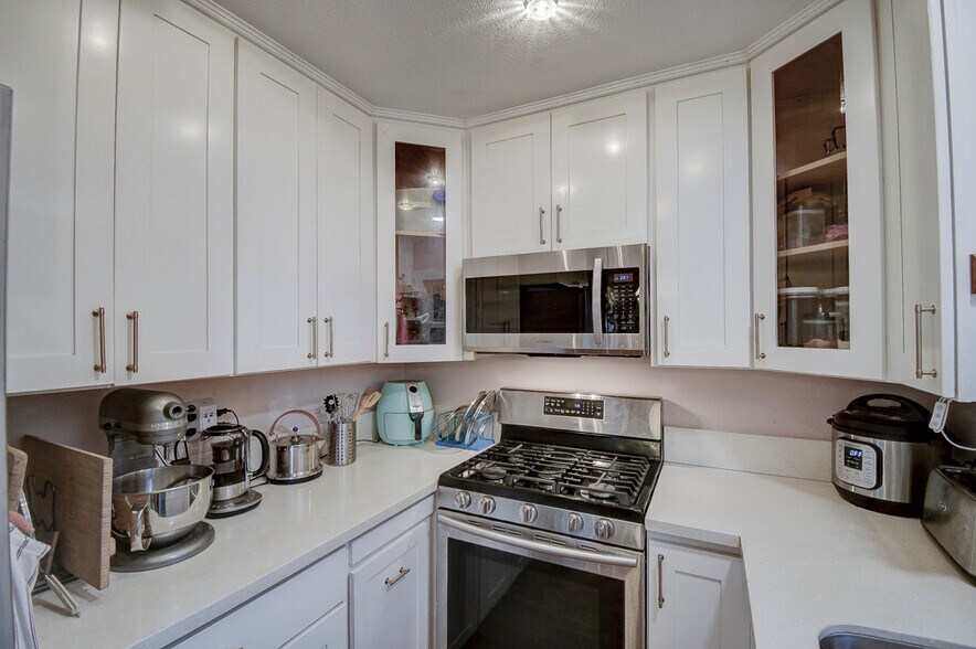 Building Photo - 11 Seamist Ct