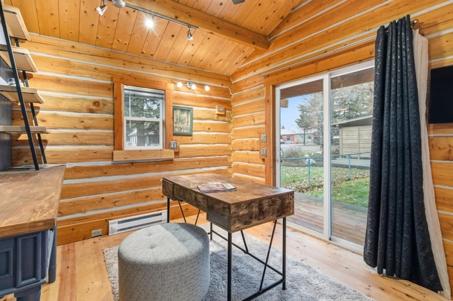 Building Photo - 809 3rd Ave W