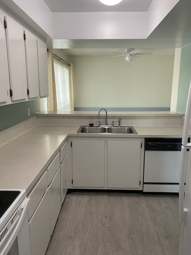 Building Photo - 610 Windrush Bay Dr
