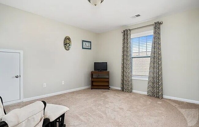 Building Photo - Spacious 4-Bedroom Retreat with 3 Full Baths in Anderson's Prime Location!