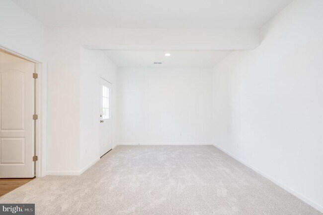 Building Photo - 301 Hillsdale Pl