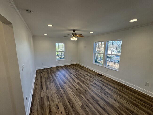 Building Photo - 3895 Azalean Dr