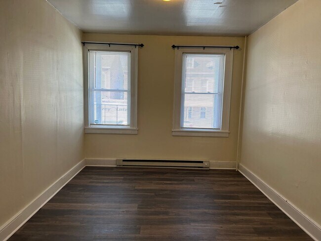 Building Photo - 512 W Orange St